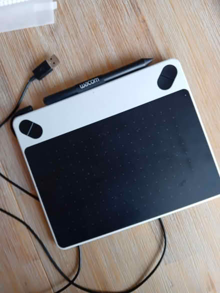 Photo of free Wacom, with Pen (USB) (Kingston Hill ST16) #2
