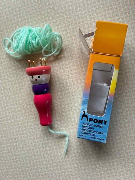 Photo of free French knitter (Garden City OX5) #1