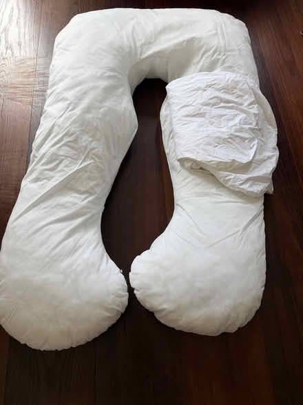 Photo of free Maternity pillow and case (Sw13) #1