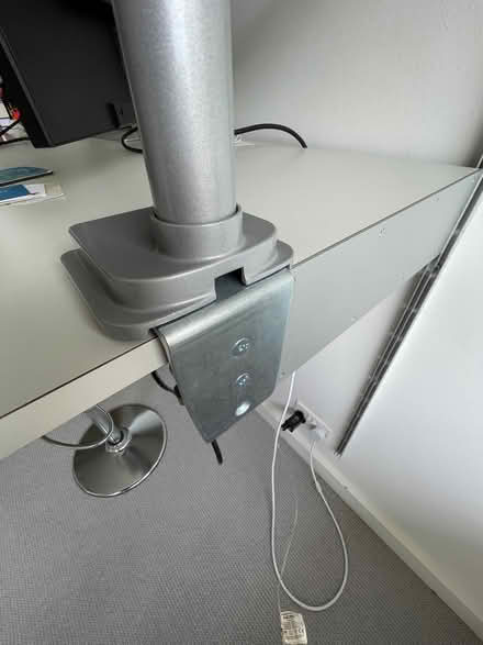 Photo of free Xenta Full Motion Single Monitor Mount for 13-27inch Sc (Putney SW15) #2
