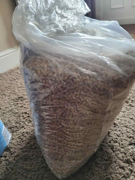 Photo of free Platinum plus cat litter (Epsom KT19) #2