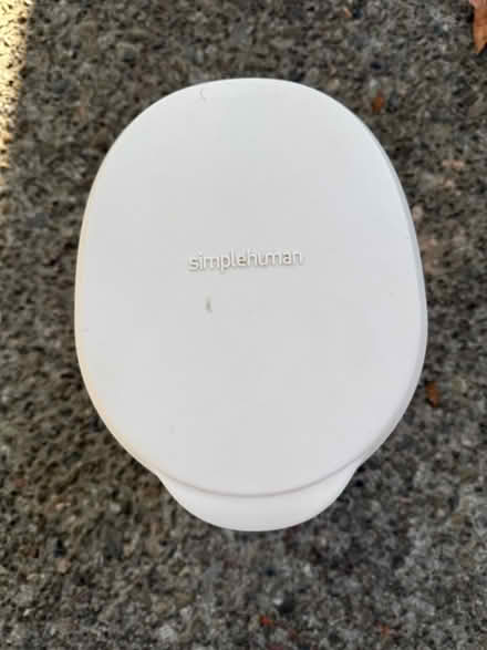 Photo of free Small step-open trash can w insert (Valencia Avenue, Sunnyvale) #2