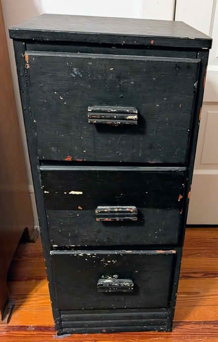 Photo of free storage chest looking for new paint (Anna st in Teaneck) #3