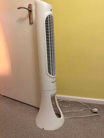 Photo of free Tower fan and desk fan (Highbury N7) #1