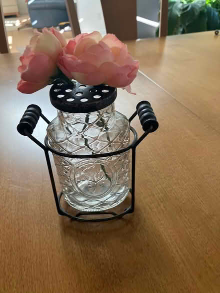 Photo of free Small vase with flowers (Southwest Ann Arbor) #1