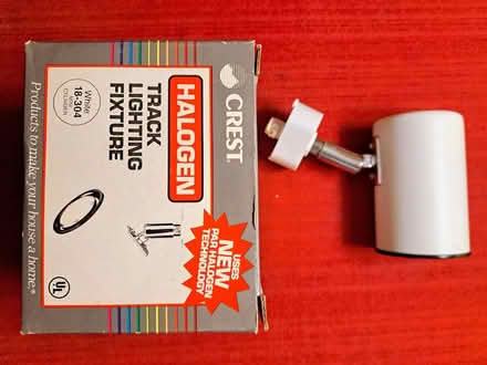 Photo of free Track light fixture (69th Street, Upper Darby) #1