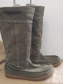 Photo of free Green suede women's boots UK 8 (Biggleswade SG18) #1