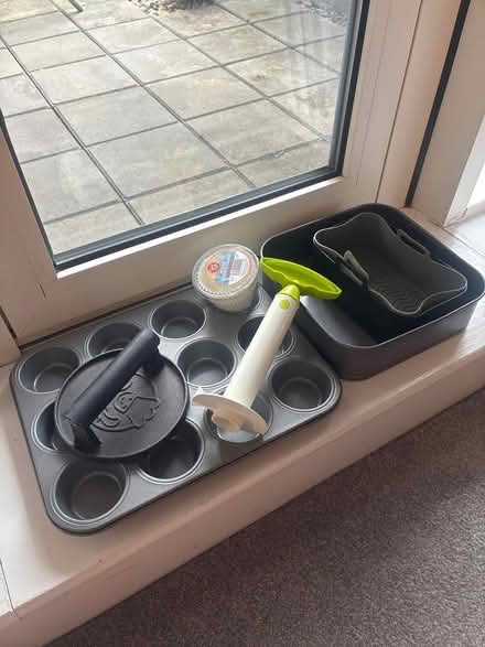 Photo of free Various kitchen and baking equipment (Wimbledon SW19) #1