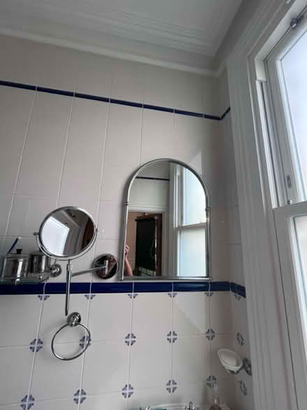 Photo of free Various bathroom items (South woodford E18) #1