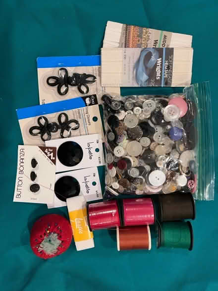 Photo of free Fabric and Sewing notions (Maywood) #3