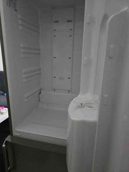 Photo of free Samsung Fridge and freezer (Levenshlume M19) #3