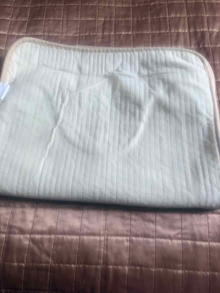 Photo of free 5 pedestal sets. Beige. SW2 2LP (Brixton SW2) #2