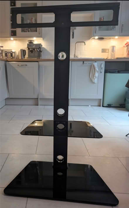 Photo of free TV stand (Cheam SM3) #1