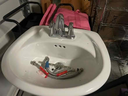 Photo of free Standard Pedestal Sink with Faucets (Heights) #2