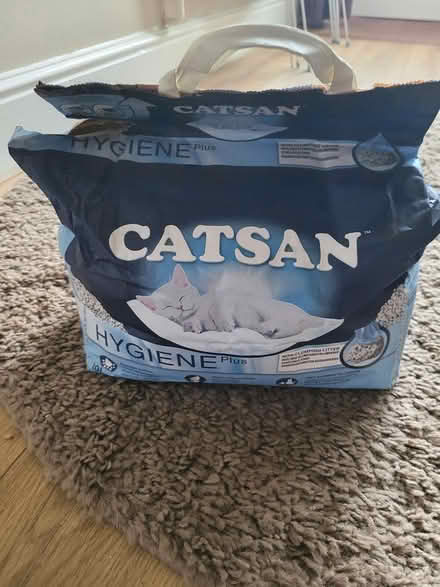 Photo of free Catsan cat litter (Epsom KT19) #1