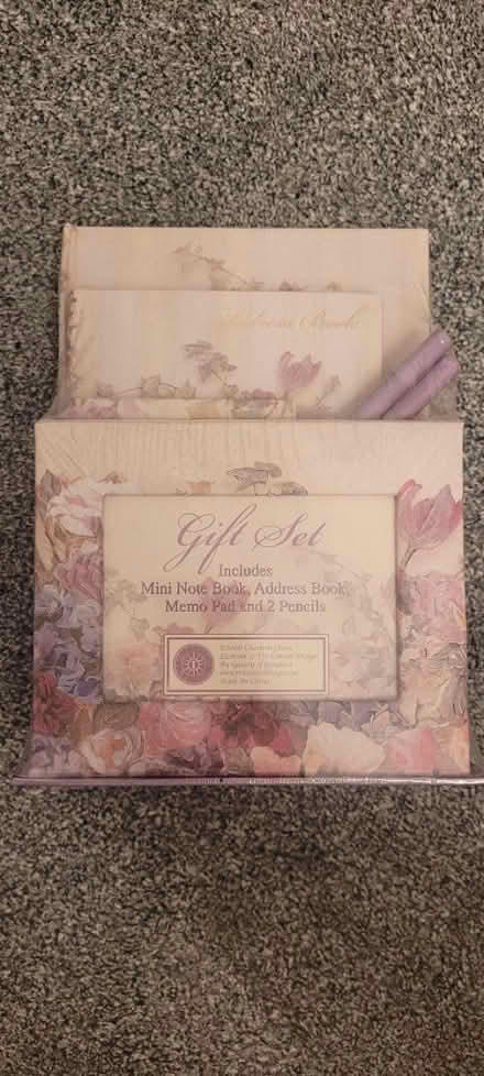 Photo of free Gift set (Horsforth LS18) #1
