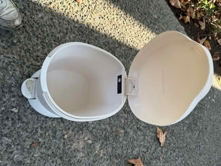 Photo of free Small step-open trash can w insert (Valencia Avenue, Sunnyvale) #4