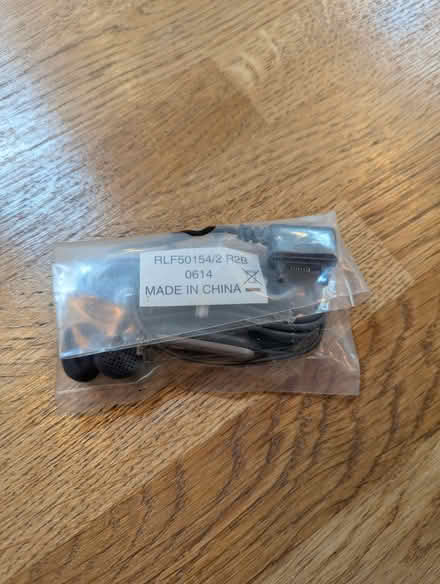 Photo of free Mobile phone headphones - Sony Ericsson fast port (Wanstead E11) #1