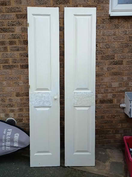 Photo of free White-grained Moulded 4 panel Internal Bi-Fold Door set. (Hutton Mount CM13) #2