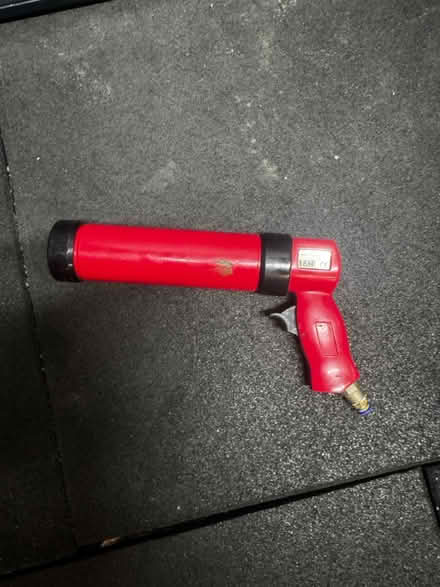 Photo of free Air operated caulking gun (WR4 warndon) #1