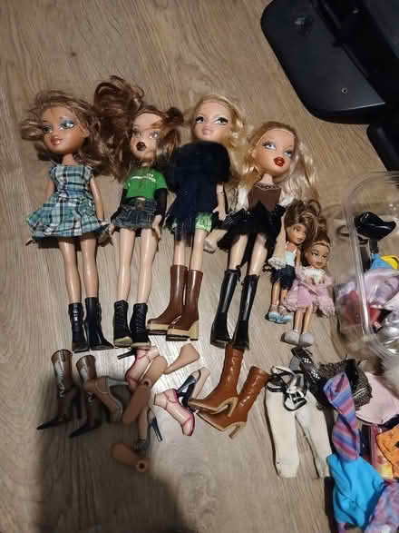 Photo of free Bratz Dolls and clothes (Hollywood, B47) #1