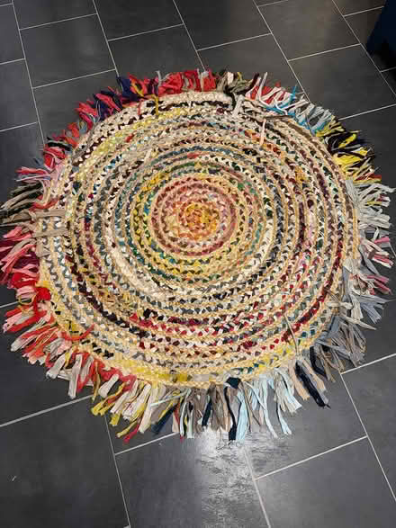 Photo of free Round rug with tassels (Arnold NG5) #1
