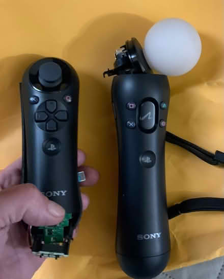 Photo of PS3 move controllers (Arbutus) #1