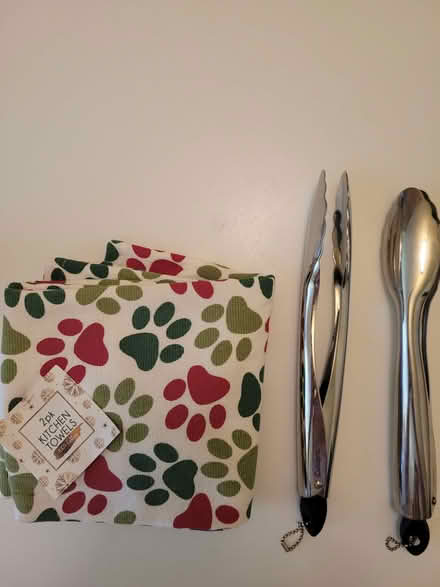 Photo of free 2pr tongs & Pawprint kitchen towels (San Jose 95129 near 85/De Anza) #1