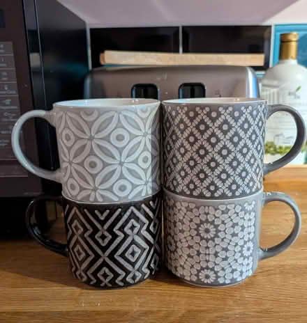 Photo of free 4 Large black/grey/white mugs (Woodhall AL7) #2