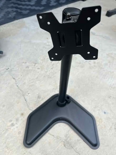 Photo of free Stand for monitor (Hawthorne) #1