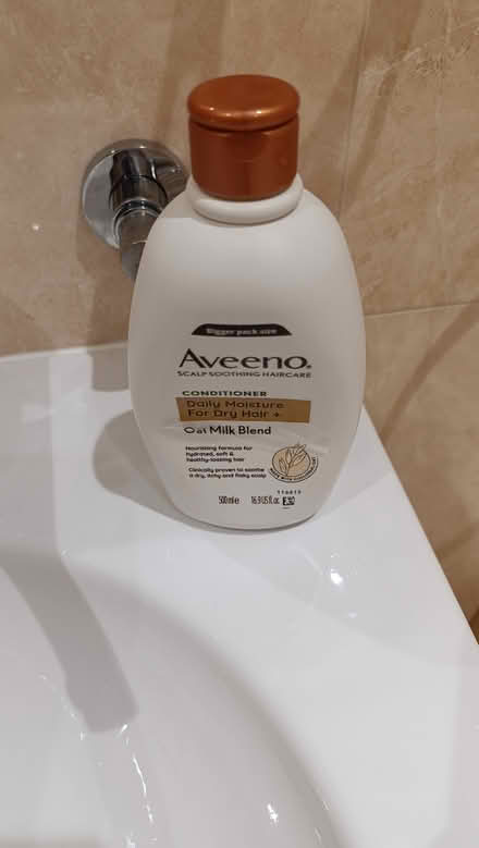Photo of free avenoo conditioner (Nw41 by Nw41by) #1
