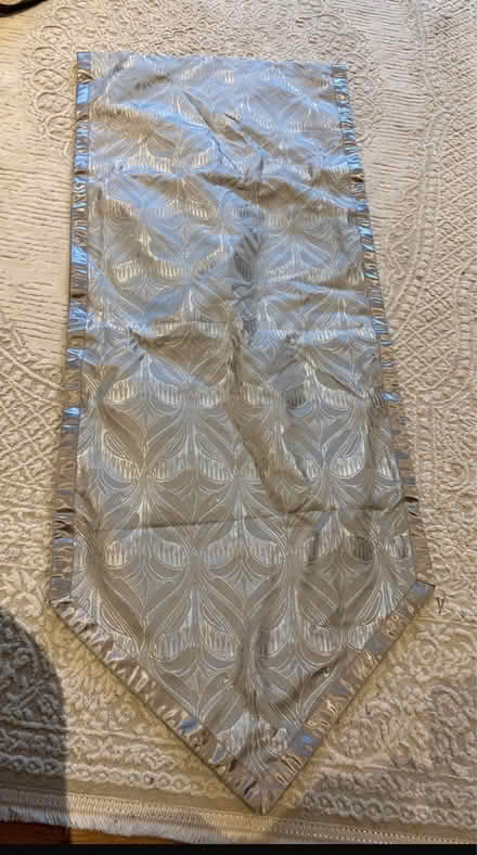 Photo of free Table runner (KT9 Chessington) #1