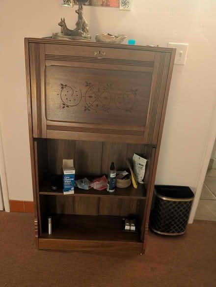 Photo of free secretary (Grant Swan area Tucson) #1