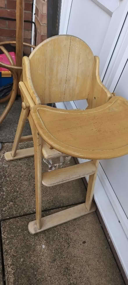 Photo of free High chair and 50 cm width glass table (Blackbird Leys OX4) #1