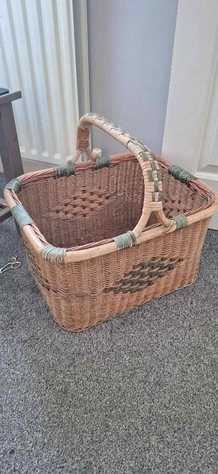 Photo of free Large basket (Lion Gate TW9) #1