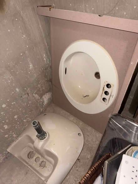 Photo of free Two sinks (M1l1v7) #1