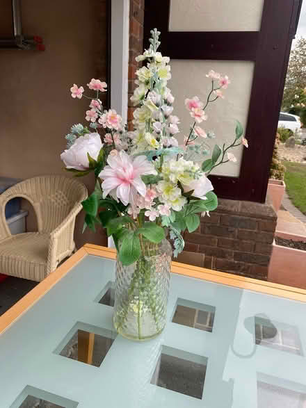Photo of free Vase of artificial flowers (ST14) #1