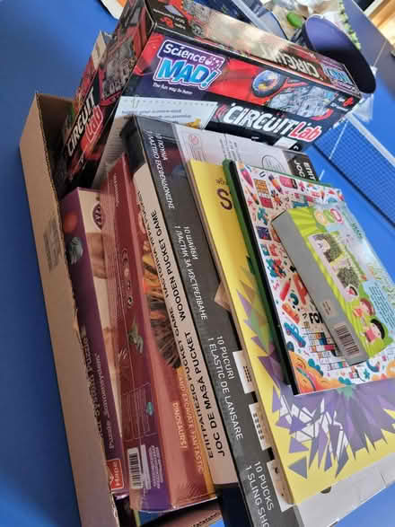 Photo of free Lots of games and puzzles (Lloyd Park CR2) #1