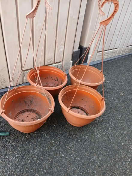 Photo of free Plastic hanging baskets (DE78HY) #1