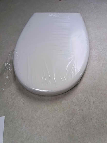 Photo of free Very slightly damaged toilet seat (Widcombe, Bath BA2) #2