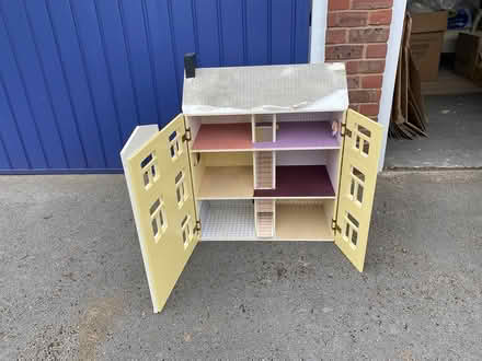 Photo of free Dolls house (ST14) #2