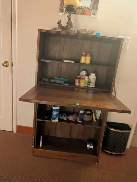 Photo of free secretary (Grant Swan area Tucson) #2