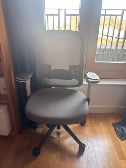 Photo of free Desk chair - damaged armrests (N7 8bw) #1