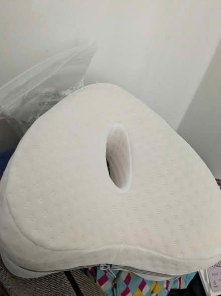 Photo of free Knee pillow for side sleepers (N4 (Brownswood/Finsbury Park)) #2