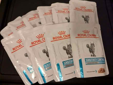Photo of free Sensitive stomach cat food pouches (Barton upon Irwell M30) #1