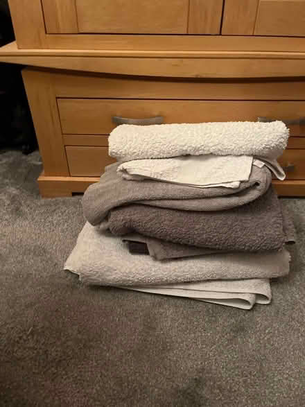 Photo of free 5 bath towels (Eastcote HA4) #1