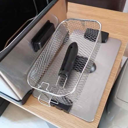 Photo of free Russell Hobbs deep fat fryer (Addiscombe CR0) #3