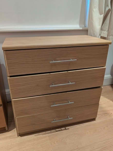 Photo of free 4-drawer chest of drawers, needs a repair– Finsbury Park (Stroud Green N4) #1
