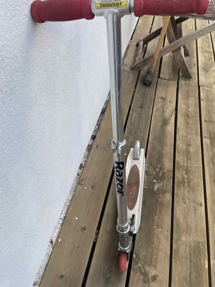 Photo of free Pink Razor scooter (Highway SL6) #3