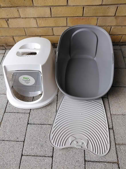 Photo of free Cat litter tray - like new (Edinburgh Corstorphine EH12) #1